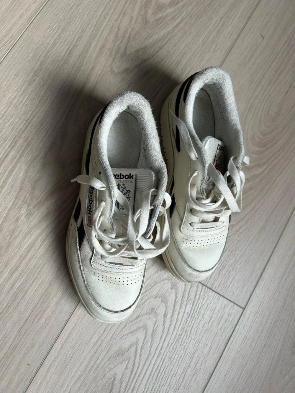 Reebok - Picture 2 of 3